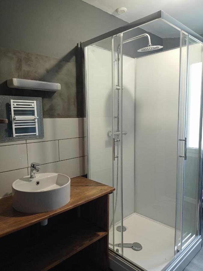 Apartment 3 *